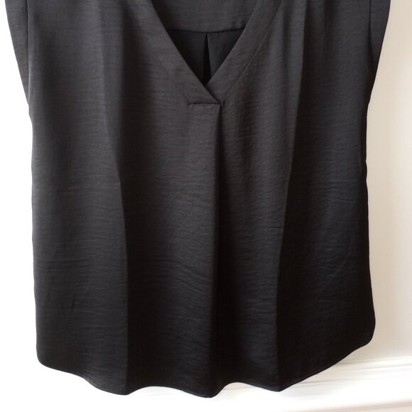 'LOFT' Petites Solid Black Cap Sleeve Faux Satin Top Size LP EUC - Picture 2 of 8